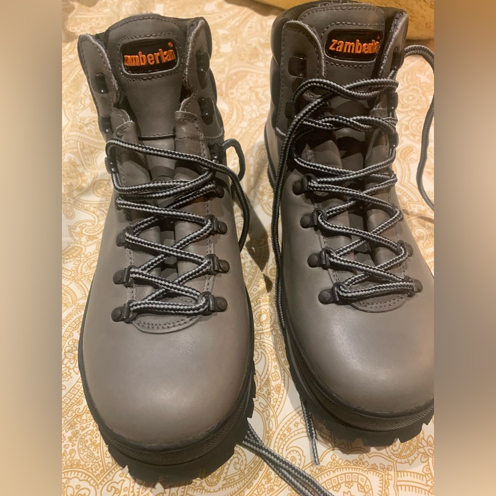 Zamberlan hiking boot very good for backpacking new 100%, size 43